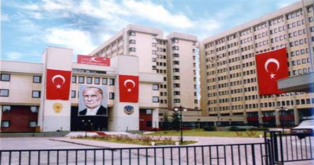 Emniyette Deprem Devam Ediyor...