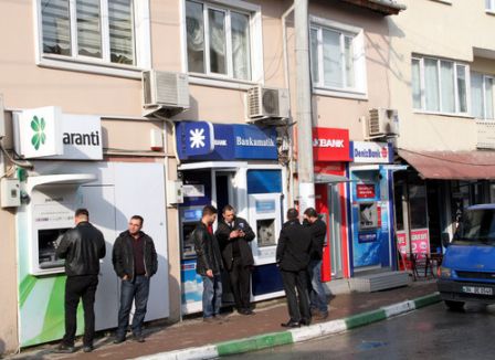 Evlerini ATM'ye kiraladılar bir odadan 4 ev kirası alıyorlar