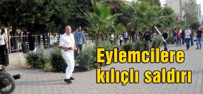 Eylemcilere kılıçlı saldırı