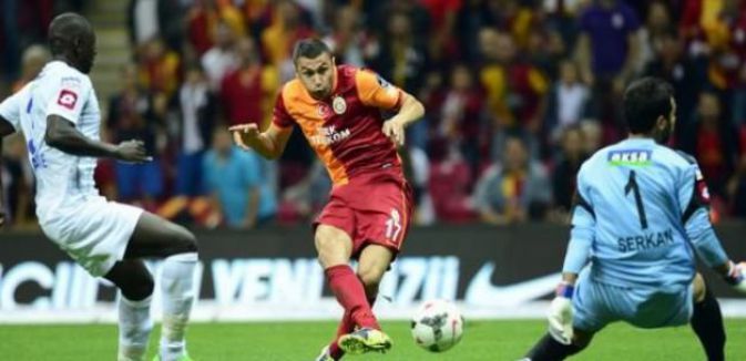 Galatasaray, Çaykur Rizespor'u Sneijder ve Bruma ile yıktı