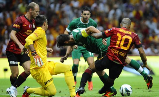 Galatasaray ve Bursaspor'a ceza...