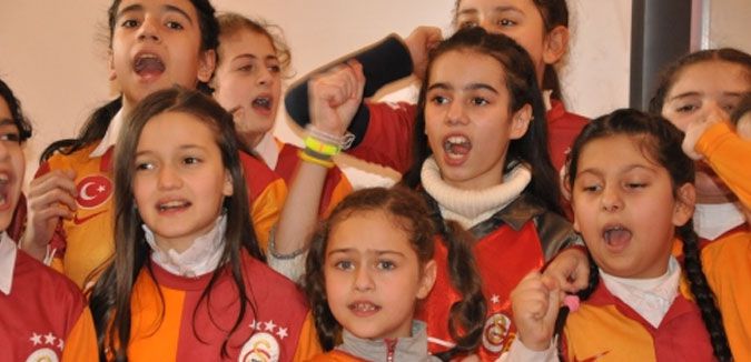 Galatasaray'a Azerbaycanlı miniklerden destek