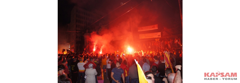 Galatasaraylılar şampiyonluğu Taksim’de kutladı