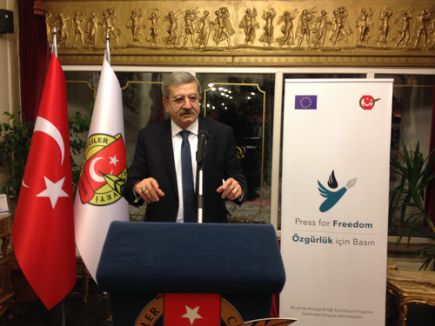 Gazetecinin doğrusu vardır, paraleli dikeyi yoktur