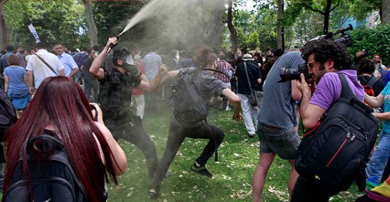 Gezi Parkı 3 Saat Açık Kalabildi...
