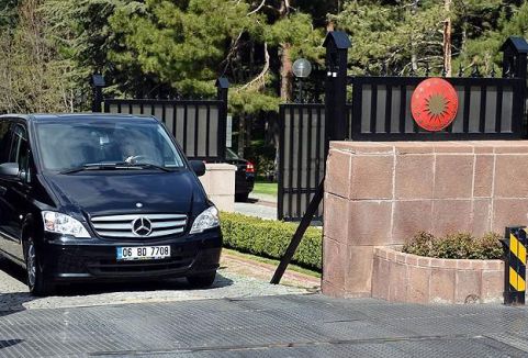 Gül'ün danışmanlarıyla görüştüler...
