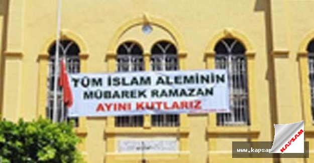 Hristiyanlardan Pankartlı Ramazan kutlaması