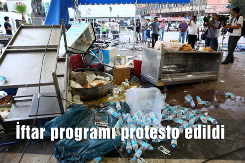İftar programı protesto edildi