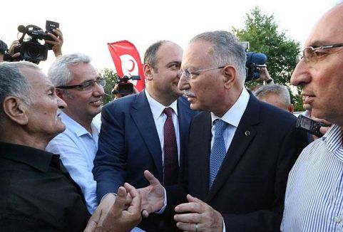 İhsanoğlu'nun ziyaretinde gerginlik