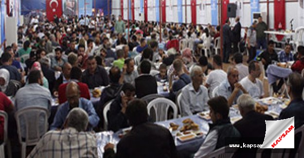 İlk iftarında meydanlar doldu