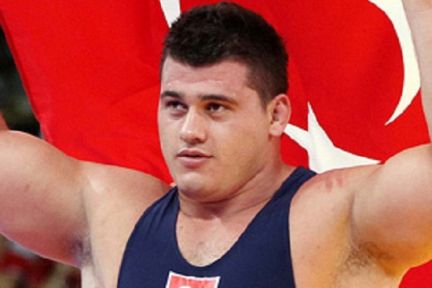 İlk Madalyamız Rıza Kayaalp'ten Geldi