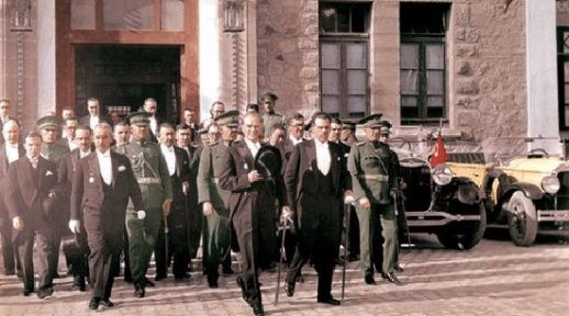 İnkilap Tarihi Dersi Kalkıyor mu?