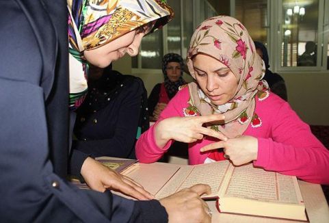 İşaret diliyle Kur'an öğreniyorlar...