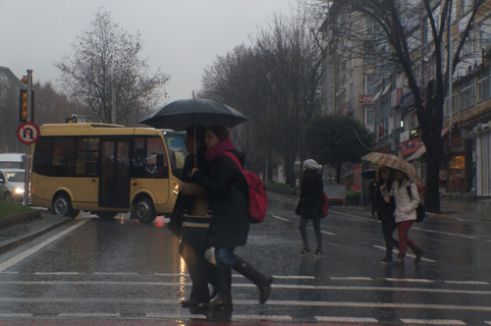 İstanbul’da yoğun sis ve yağmur etkili oluyor
