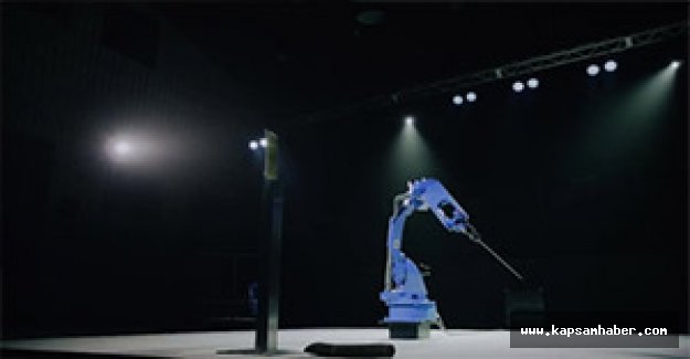 Japon şirketi, samuray gibi kılıç sallayan robot yaptı