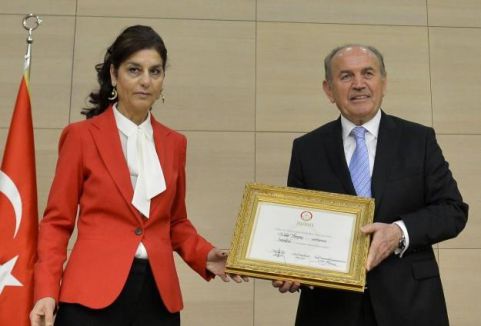 Kadir Topbaş mazbatasını aldı...