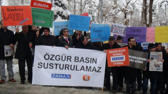 Kar üzerinde 'Medyaya darbe operasyonu'na tepki gösterdiler