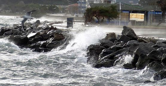 Karadeniz ve Ege'de fırtına...