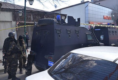 Kars'ta TÜİK Bölge Müdürlüğü'ne saldırı...