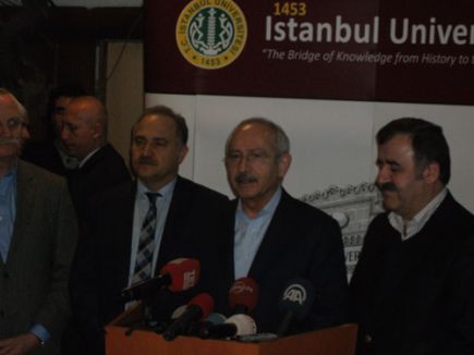 Kemal Kılıçdaroğlu, Yaşar Kemal'i hastanede ziyaret etti