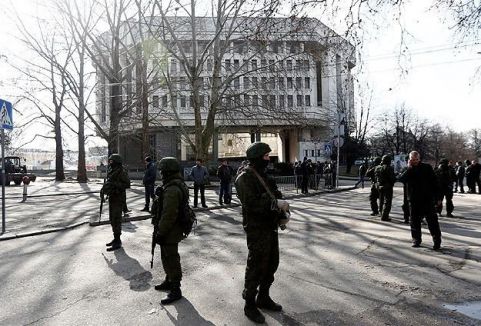 Kırım parlamentosu kuşatıldı...