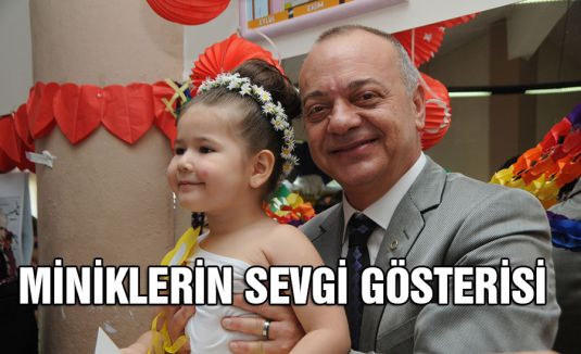 Manisa'da Miniklerden Babalar Günü jesti