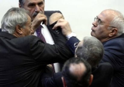 Meclis'te Yumruklar Konuşuyor...