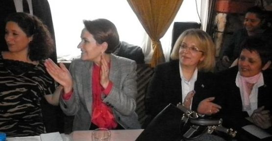 Meral Akşener'e Kadınlardan Özel İlgi