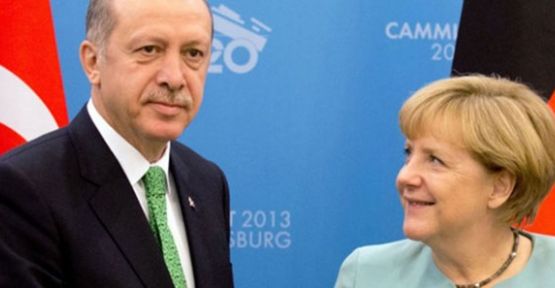 Merkel'in Bakışları Dünya'nın Merak Konusu Oldu...