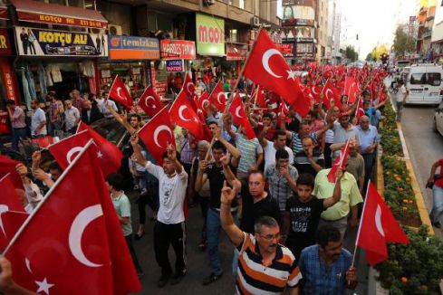 Mersin'de Bayrağa Saygı Yürüyüşü...