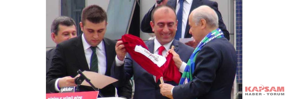 MHP Rize Mitinginde Bahçeli Rüzgarı