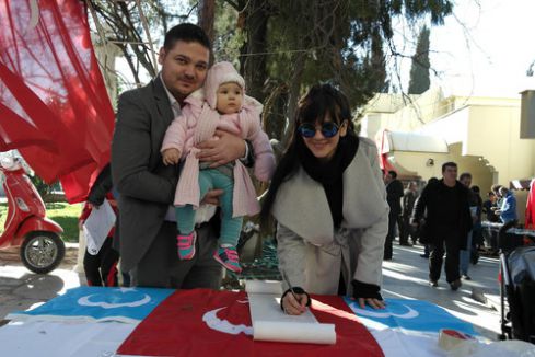 MHP'li kadınlardan Uygur Türkleri için imza kampanyası