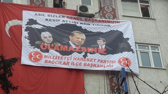 MHP'lilerden Erdoğan’a pankartlı cevap