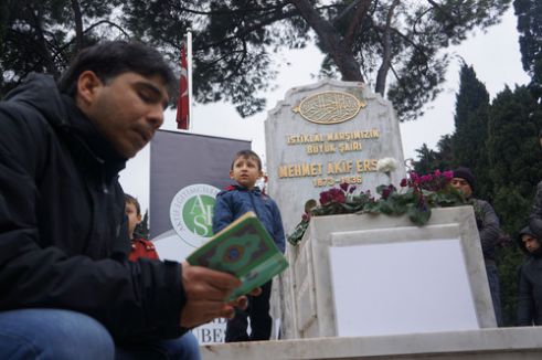 Milli Şair Mehmet Akif, kabri başında anıldı