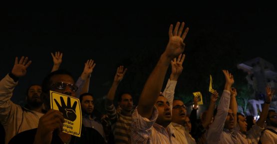 Mısır'da darbe karşıtı gösteriler sürüyor...