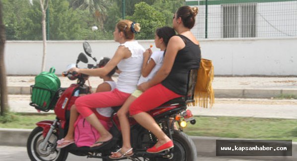 Motosiklet üzerindeki tehlikeli yolculuk