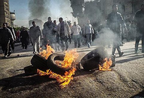 Mursi'nin yargılanmasına protesto...