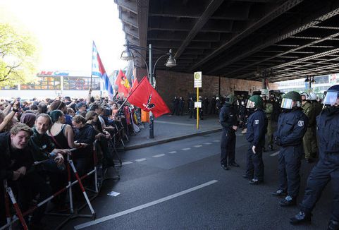 Neonazilerin yürüyüşüne izin vermediler...