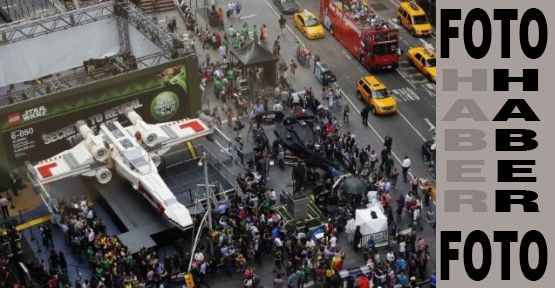 New York'a Uzay Gemisi Rüzgarı...