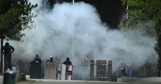 ODTÜ'de Polis eylemcileri kaydetti