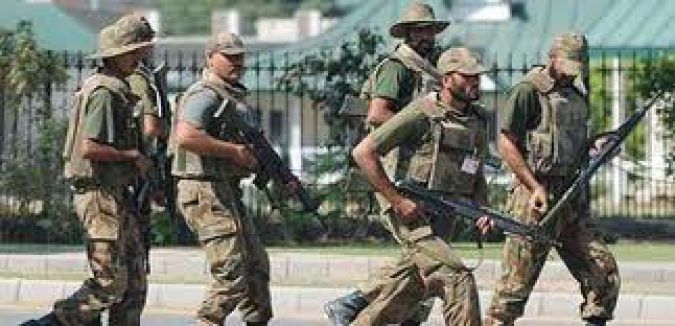Pakistan'da polislere saldırı...
