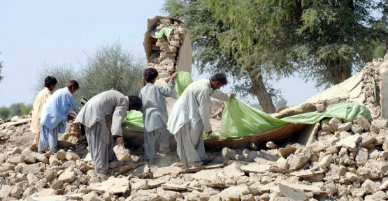 Pakistan'daki depremde 12 ölü