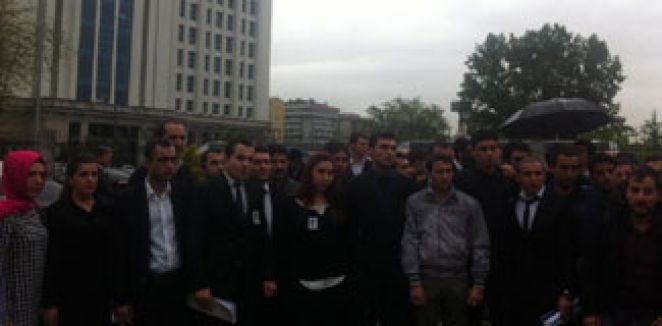 Polis öğrencilerden AKP Binası Önününde Protesto...