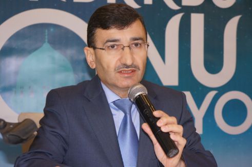 Prof. Dr. Akgül: Hz. Muhammed yaşayan Kur'an'dı