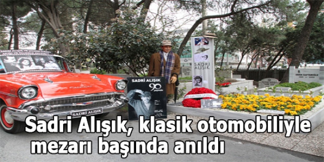 Sadri Alışık, klasik otomobiliyle mezarı başında anıldı