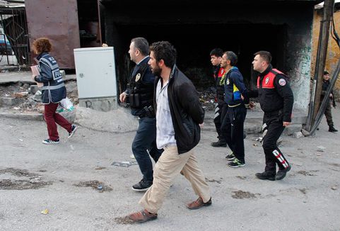 'Şafak Operasyonu'nda 4 kişi gözaltına alındı
