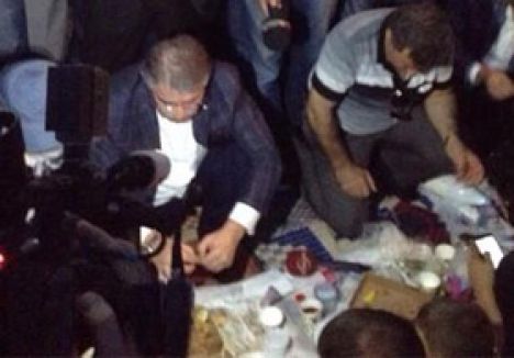 Şahin'den gözaltındaki polislere destek