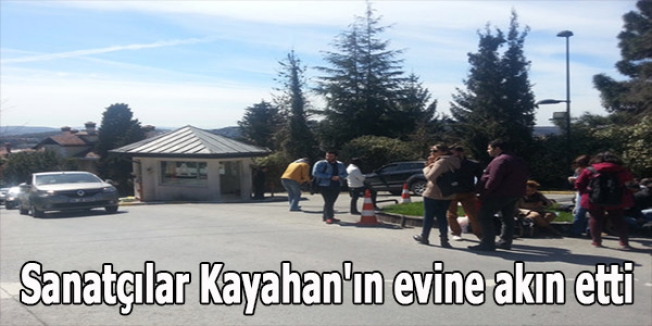 Sanatçılar Kayahan'ın evine akın etti