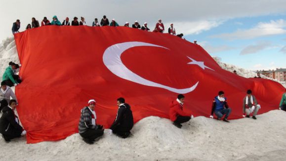 Sarıkamış Şehitleri'nin kardan heykeli açıldı