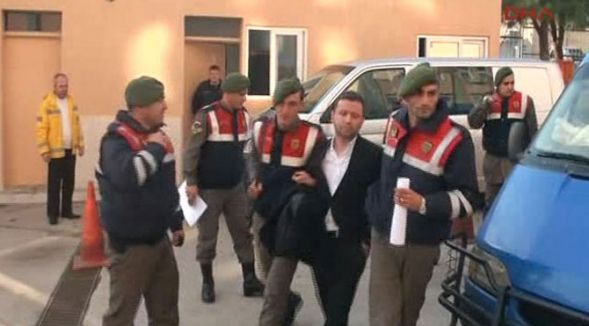 Savcı ve polis uyuşturucudan tutuklandı
